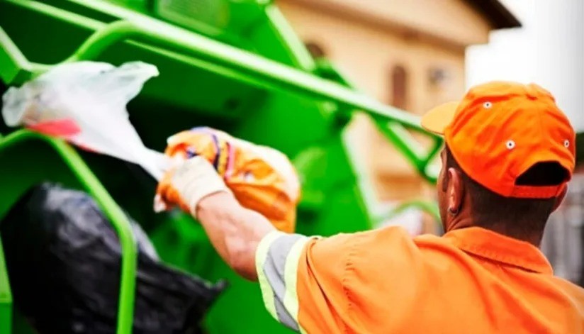 Coletores e moradores discutem por causa de lixo em Sarandi