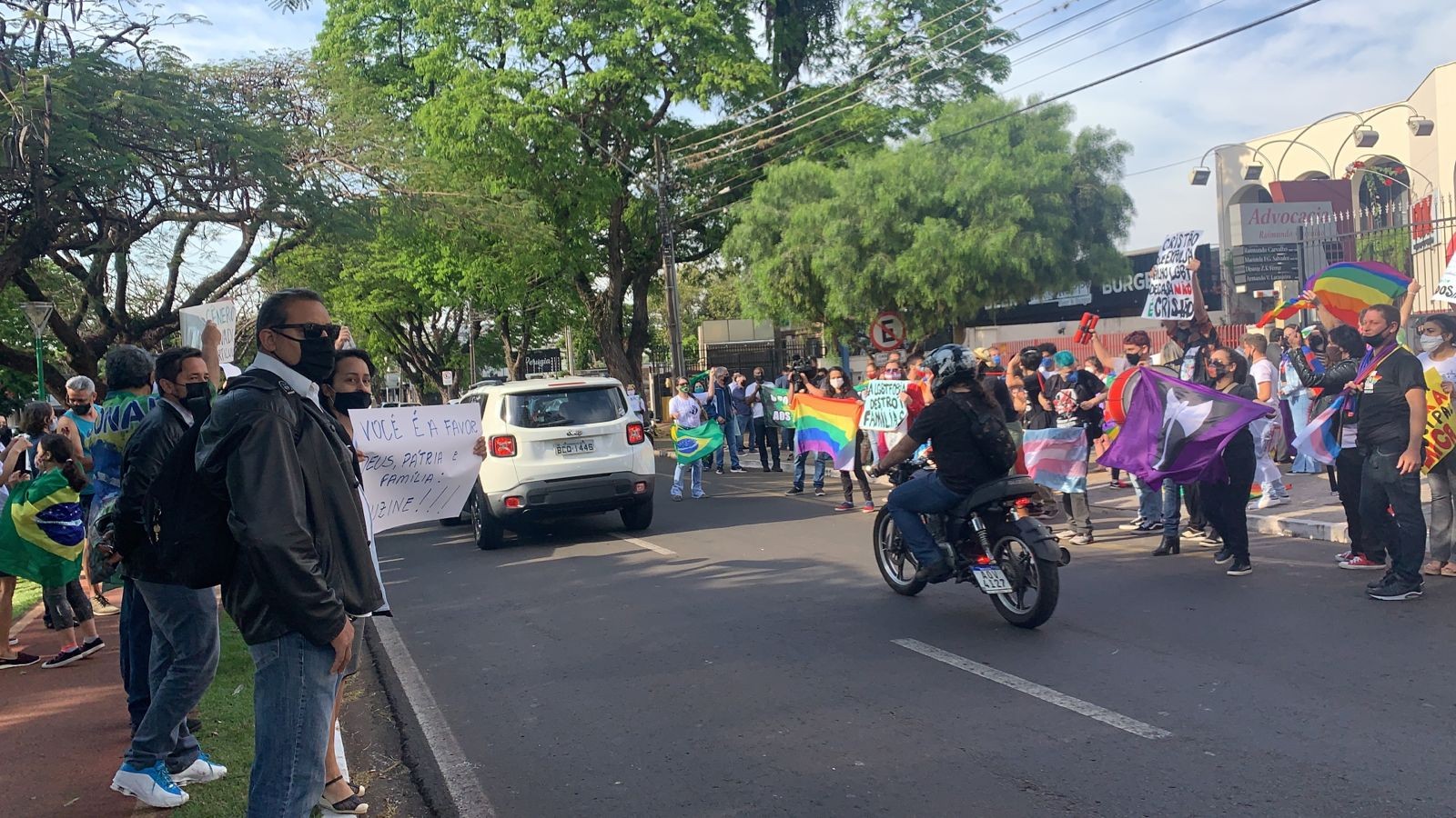 Sob pressão popular, vereadores decidem sobre Conselho LGBT