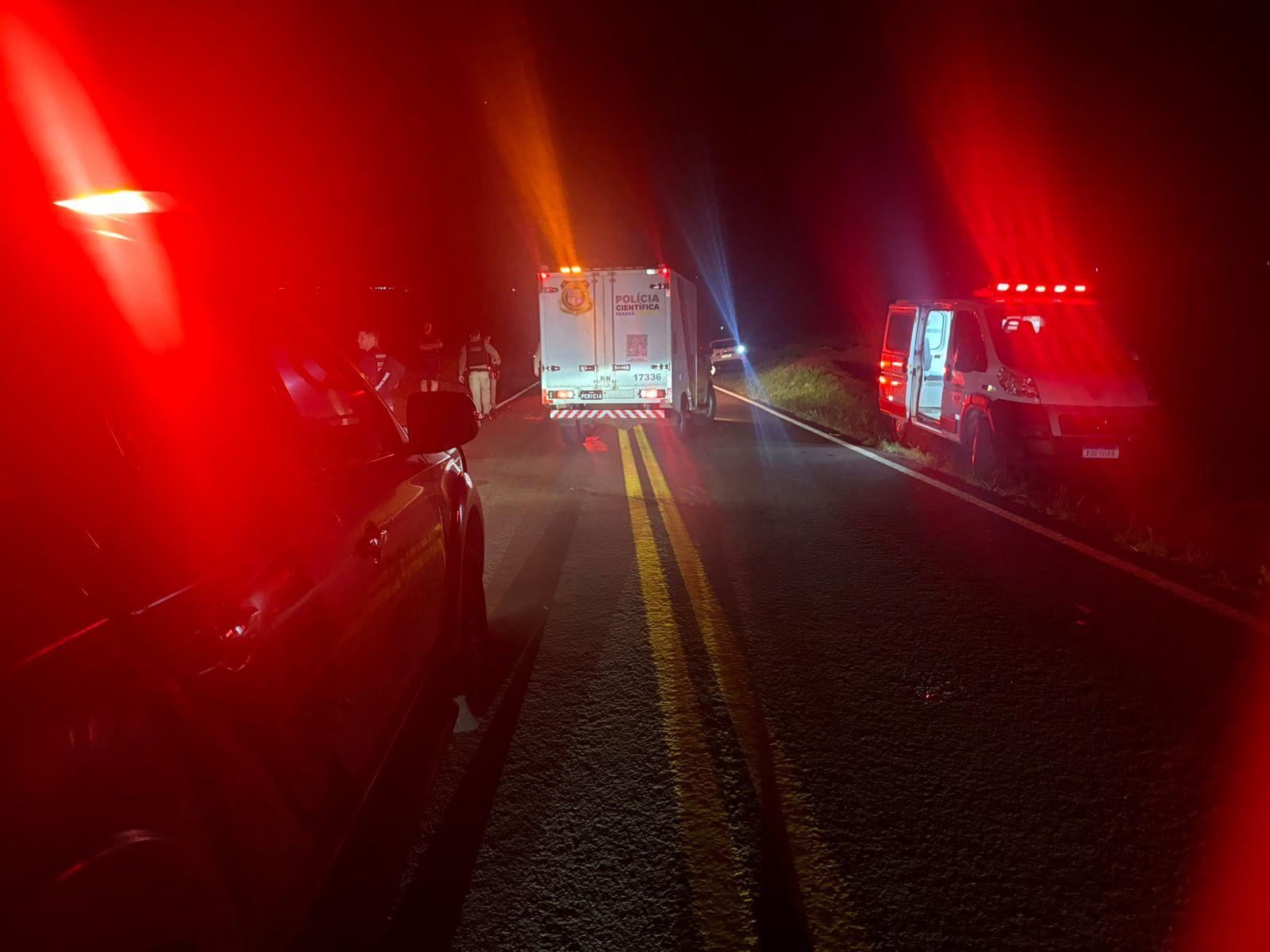 Motocicleta bate de frente em caminhão e piloto morre na PR-458