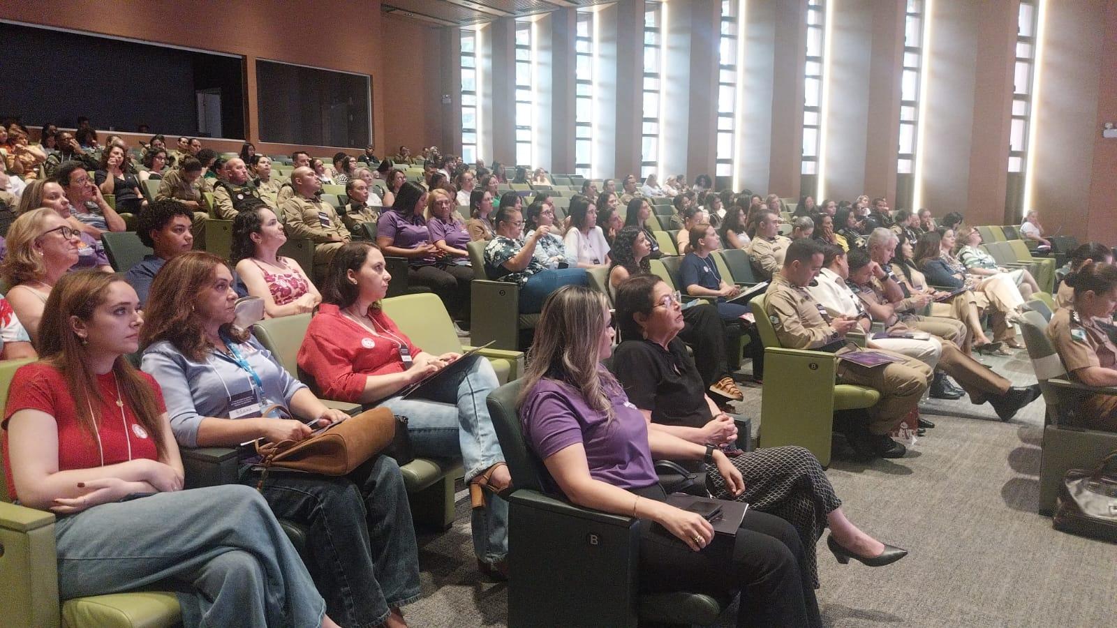 Semulher promove 1º Fórum Maringaense de Enfrentamento à Violência Contra as Mulheres