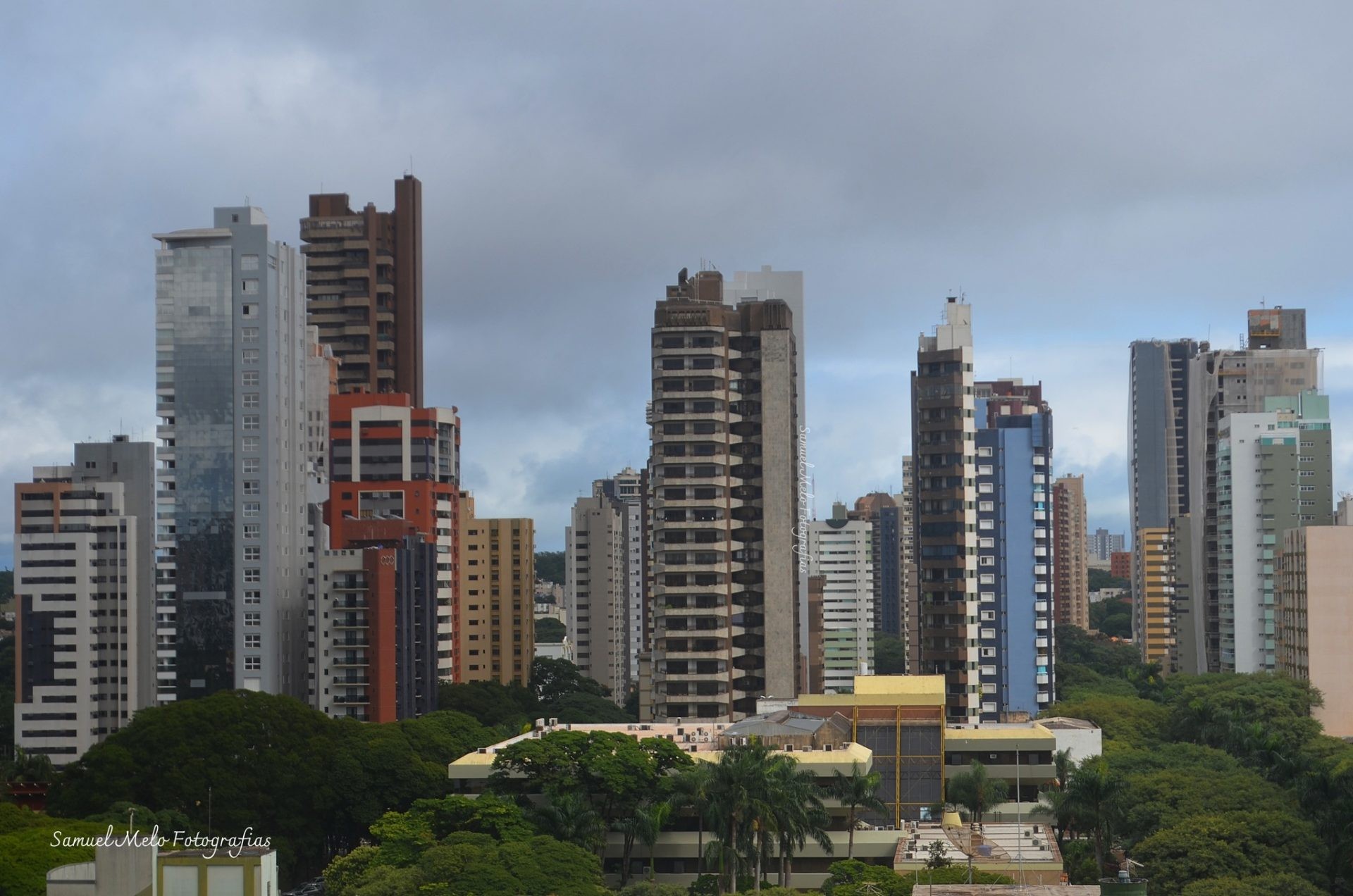 Tempo segue parcialmente nublado nesta quarta-feira (1º), com pancadas de chuva ao longo do dia