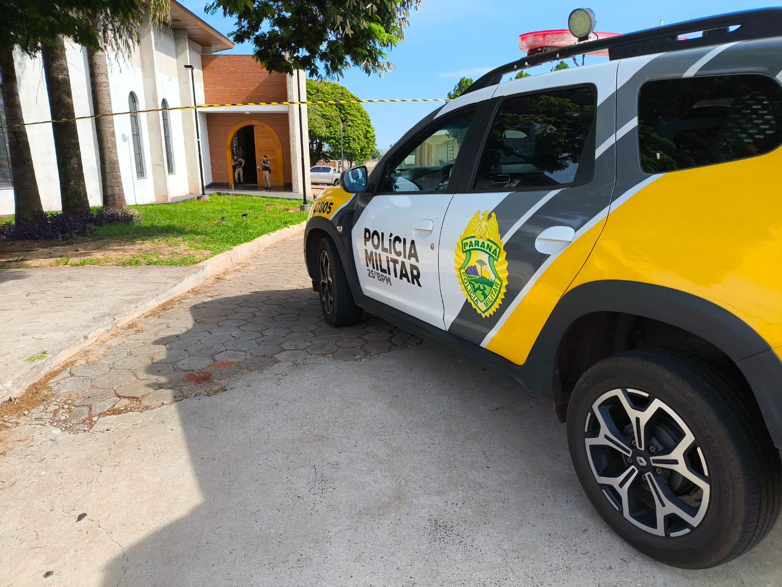 Vítima foge de atiradores e morre em igreja no centro de Ivaté