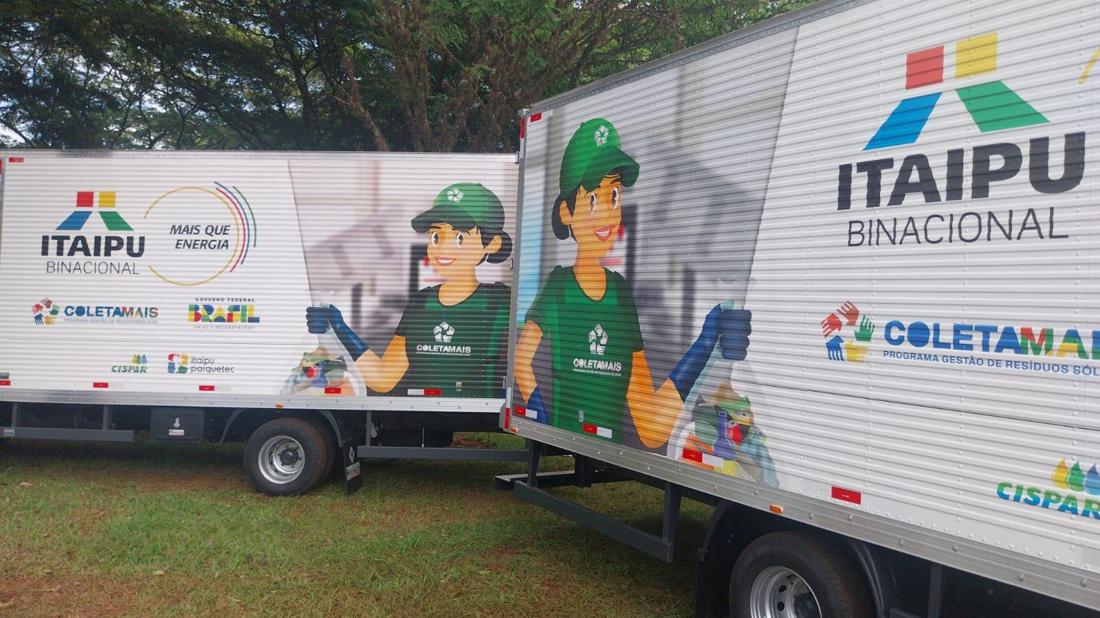 Itaipu Binacional entrega 50 caminhões de coleta seletiva