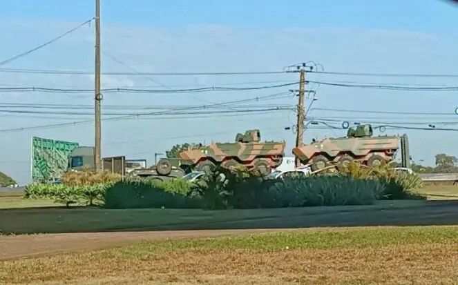 Vídeos: tanques de guerra chamam a atenção em Maringá; saiba o motivo