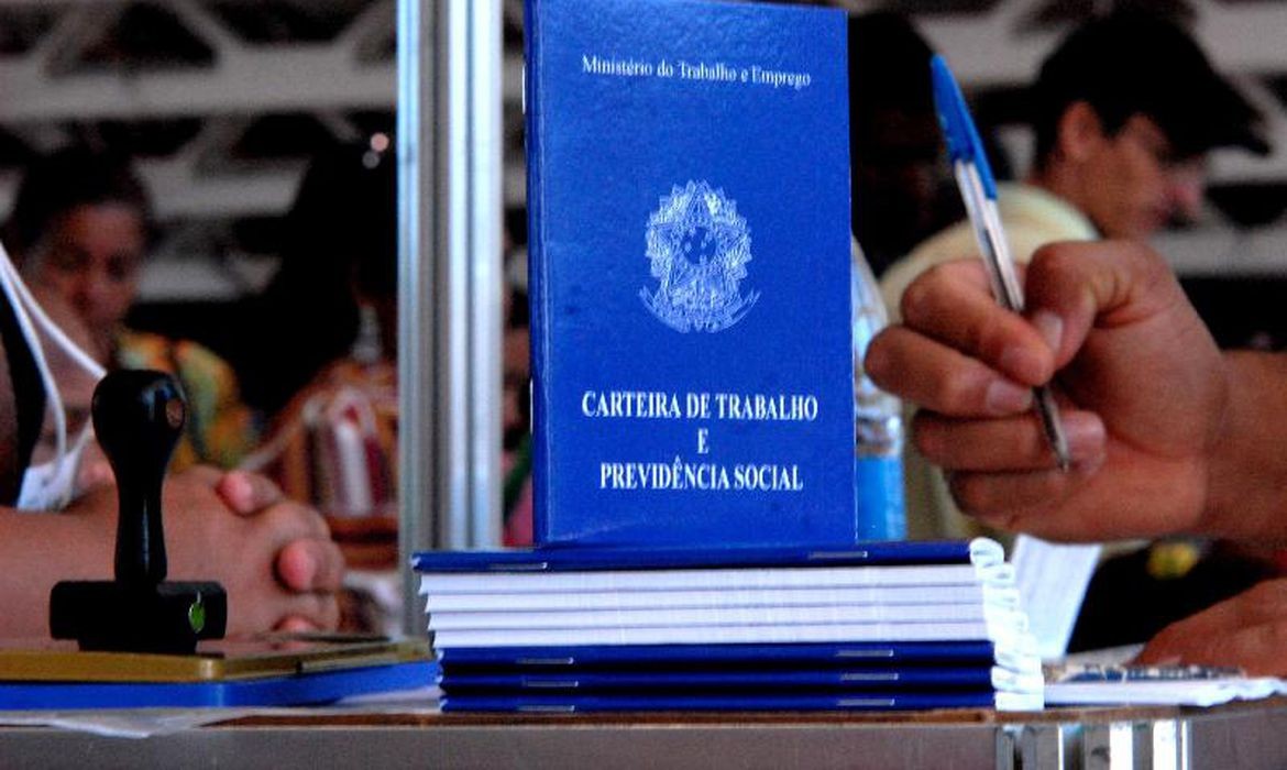 Saiba o que prevê MP dos contratos de trabalho e redução de salários