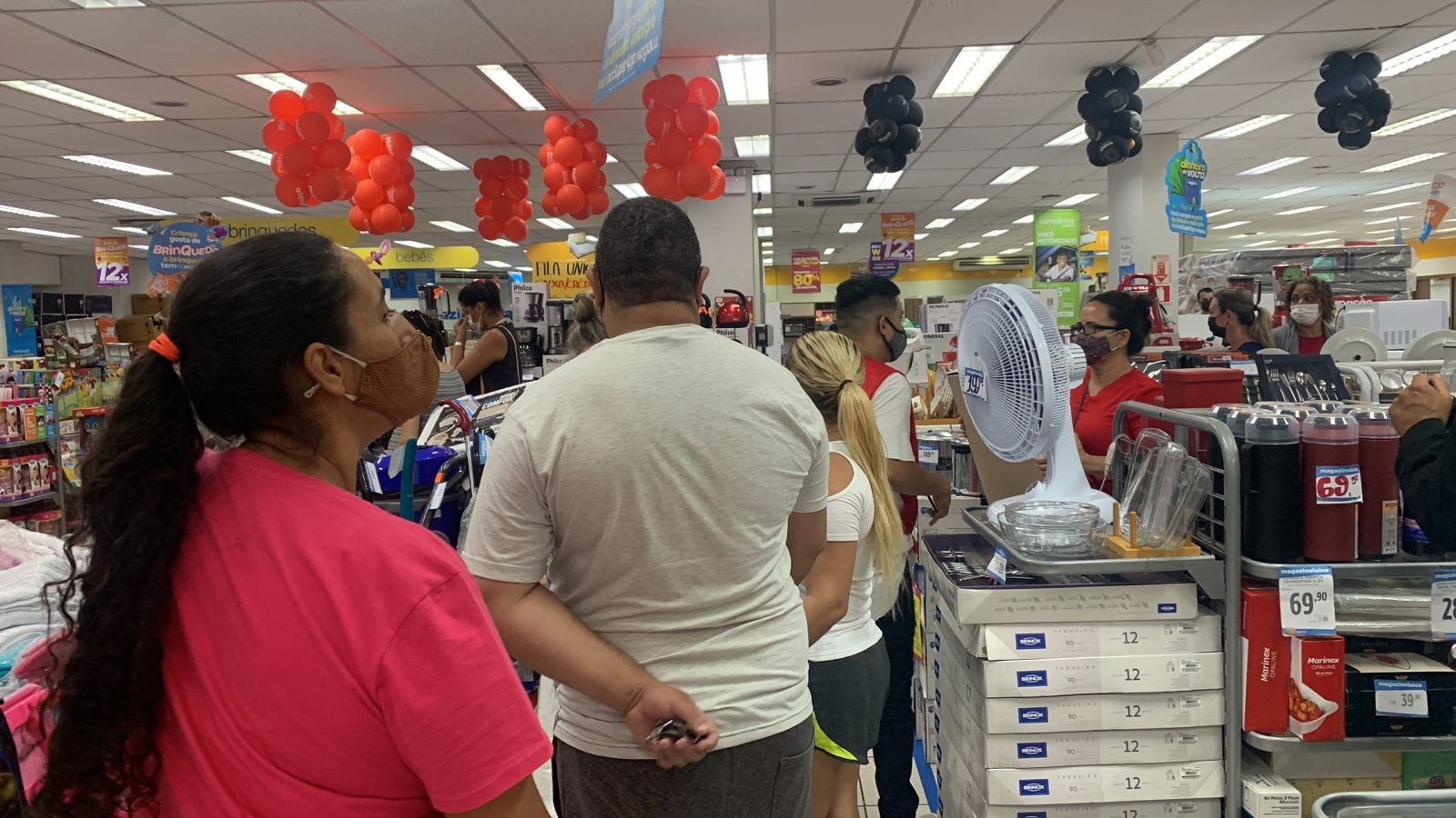 Sem filas, consumidores aproveitam as grandes promoções de janeiro
