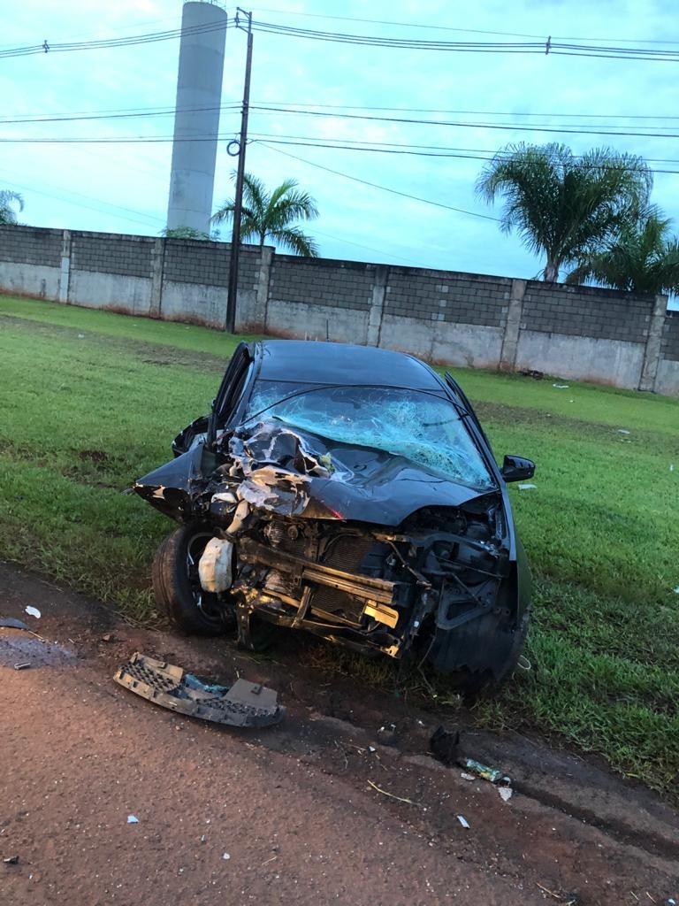 Homem morre em colisão entre carro e carreta na PR-317