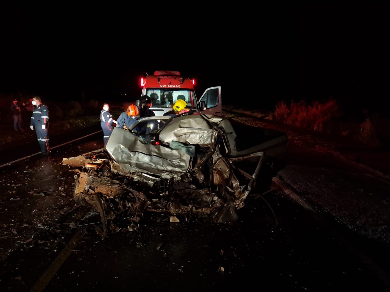 Motorista morre em acidente grave envolvendo duas carretas na região