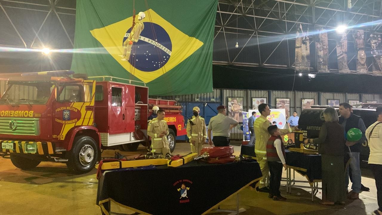 Equipamentos do Corpo de Bombeiros estão expostos em estande na Expoingá