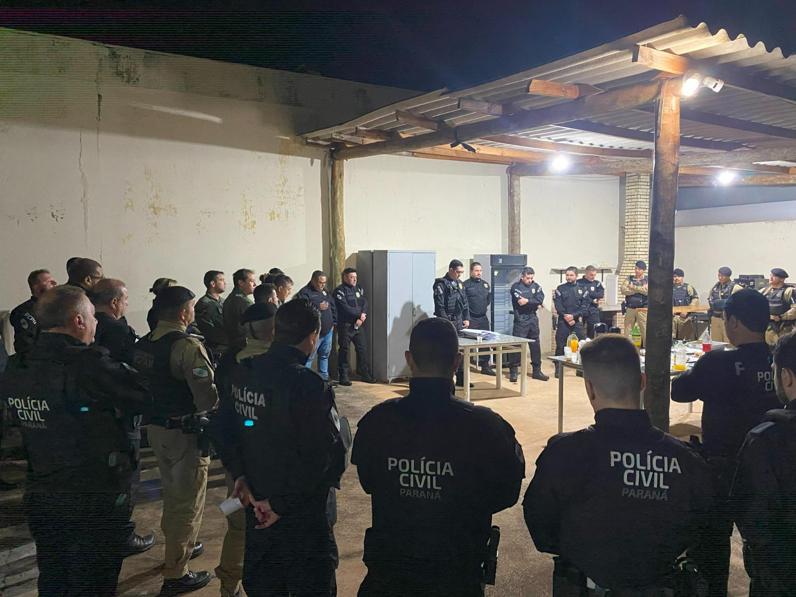 Dez pessoas são presas em operação contra o tráfico de drogas