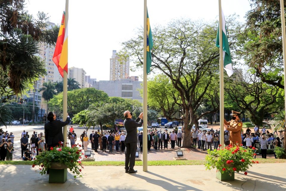 7 de setembro é celebrado em Maringá com hasteamento da bandeira