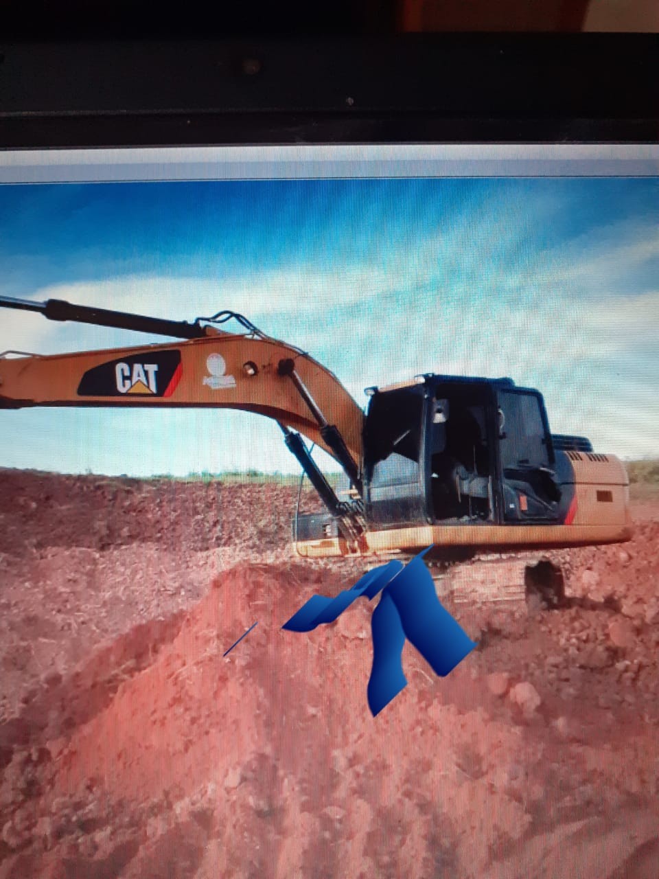 Ladrões furtam escavadeira hidráulica de 22 toneladas, avaliada em R$ 600 mil