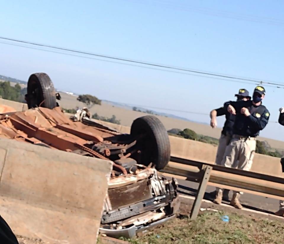 Mulher morre e outras seis pessoas ficam feridas em acidente em Maringá