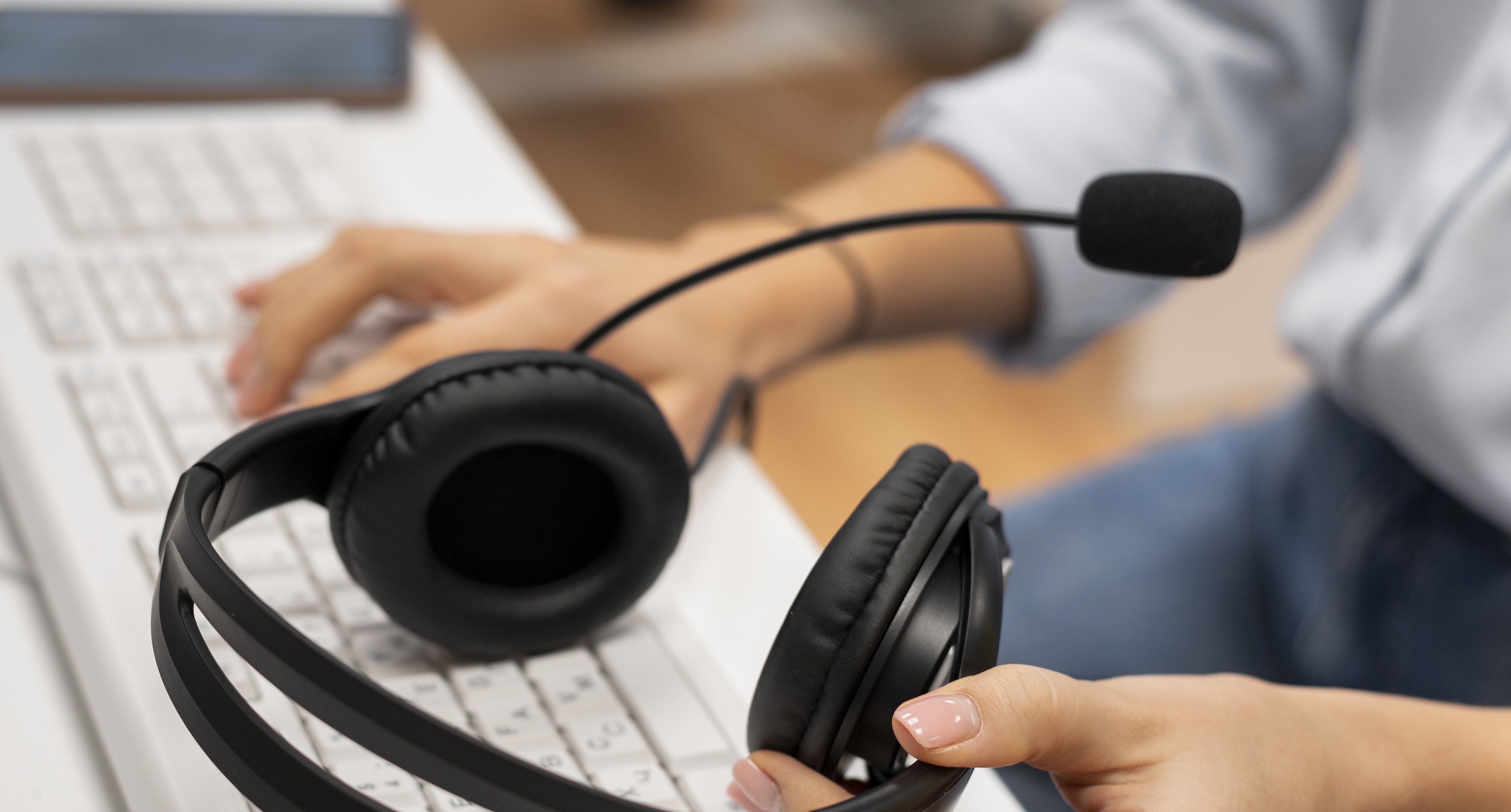 Empresa terá de indenizar atendente de Maringá por controlar idas ao banheiro, diz TST