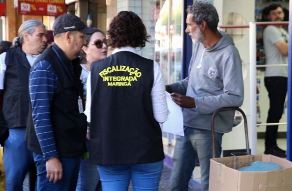 Fiscalização recolhe produtos de seis ambulantes irregulares