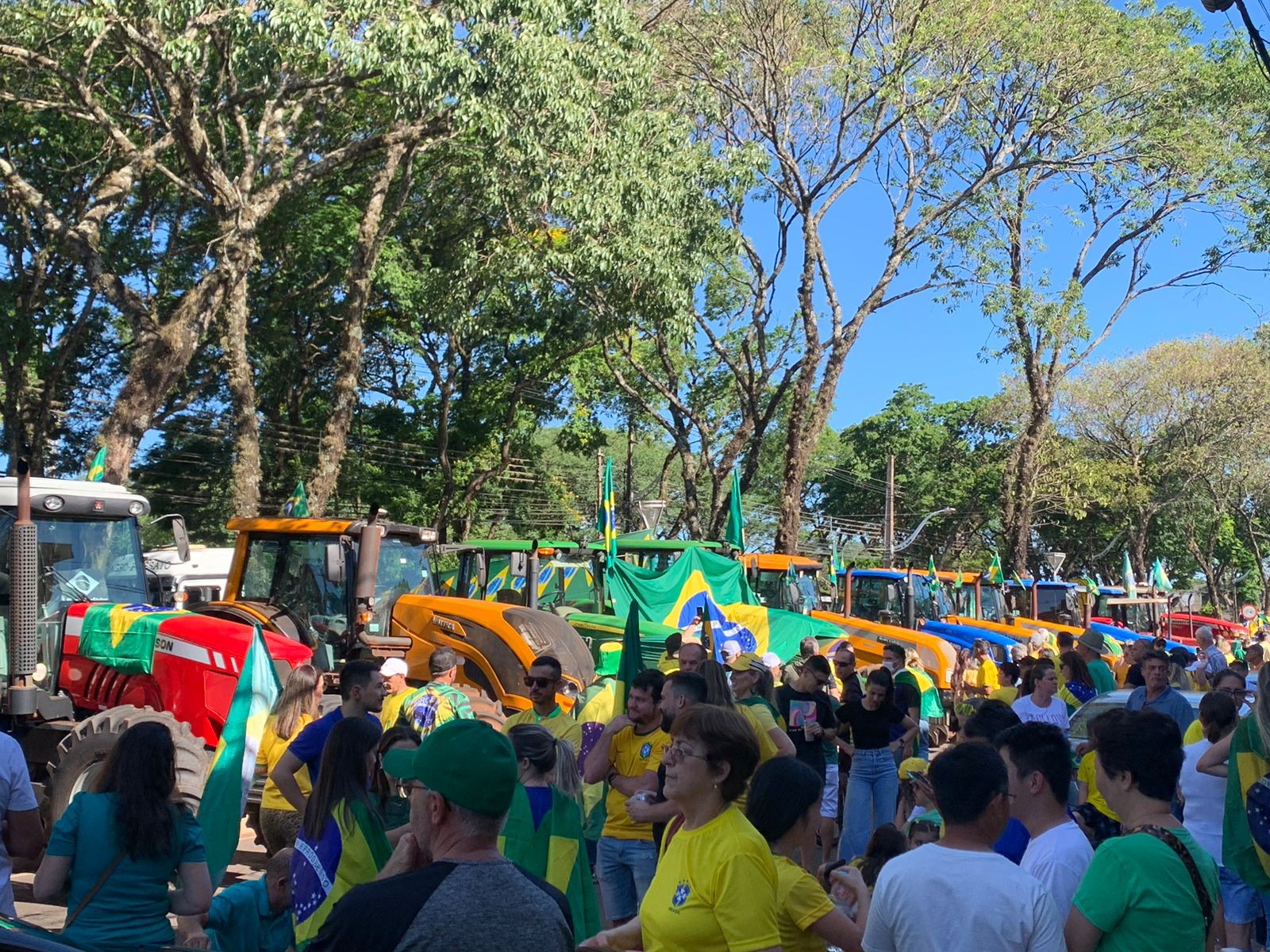 Maringá registra manifestação em frente ao Tiro de Guerra neste feriado