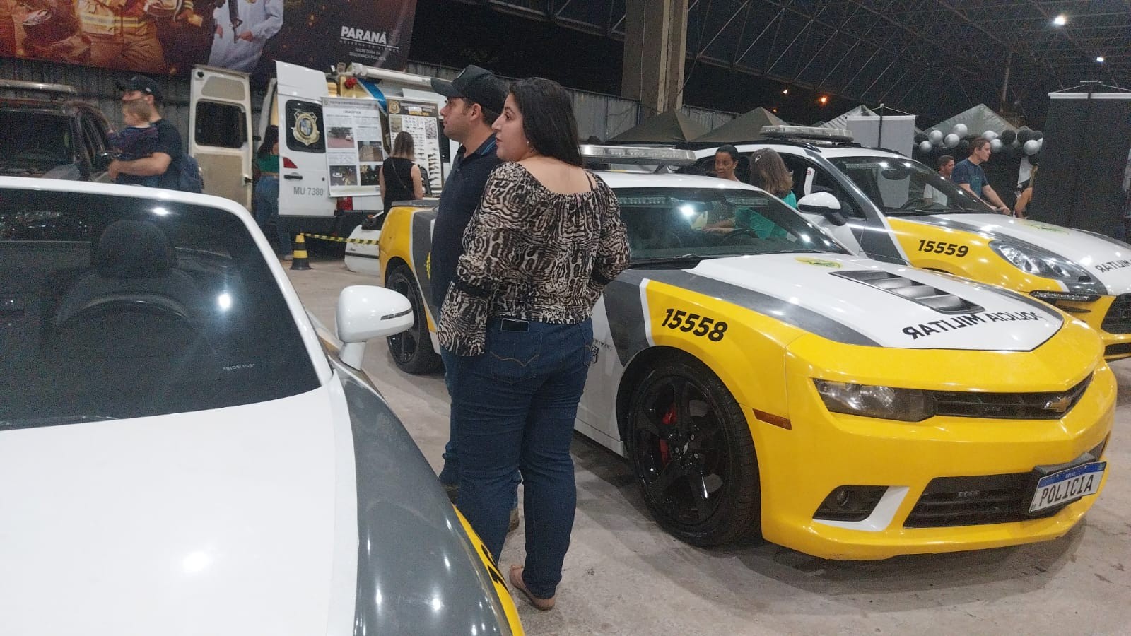 Carros de luxo cedidos à PM estão em exposição na Feira
