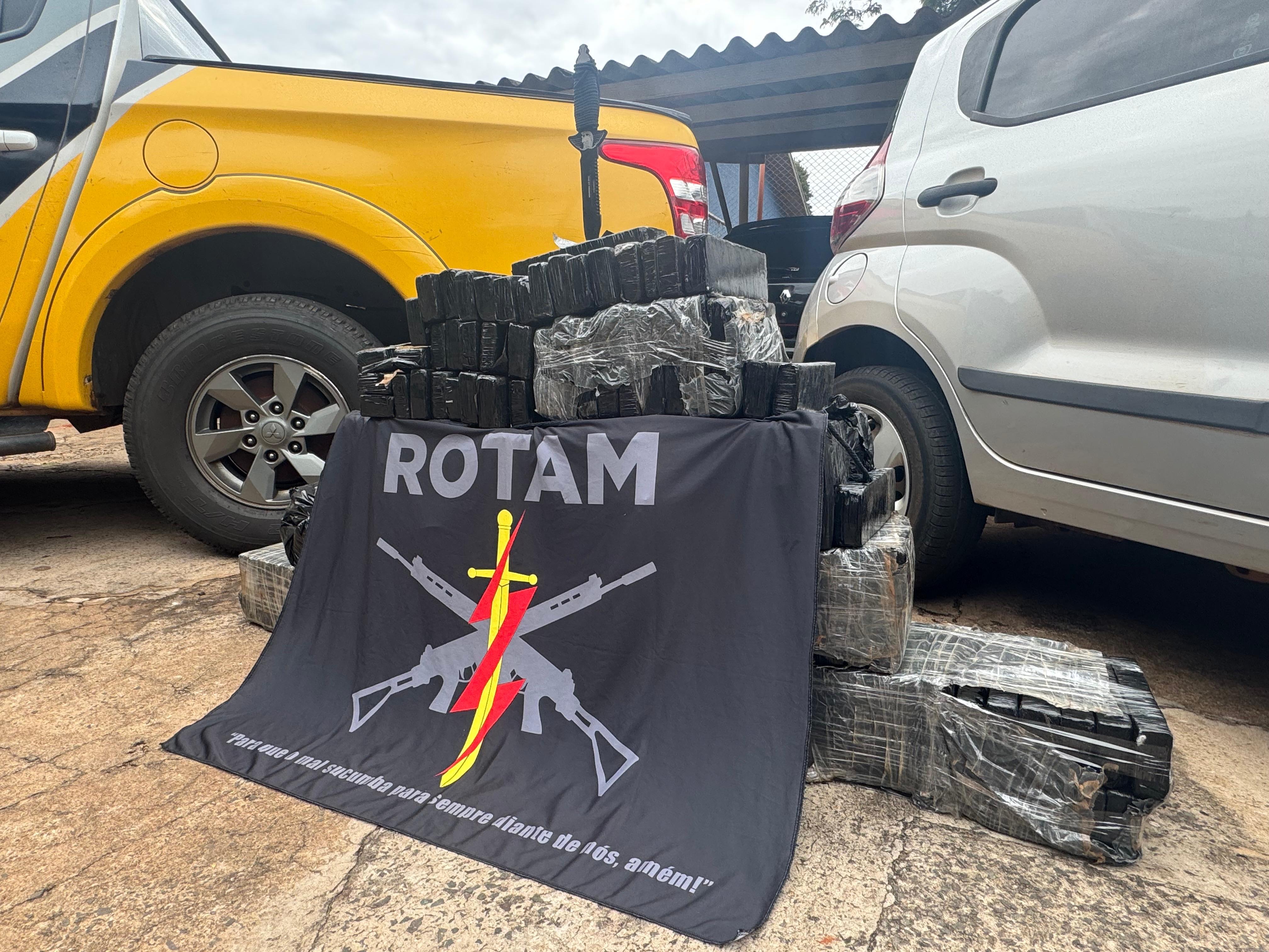 Adolescentes são apreendidos com carro clonado e carregado de maconha