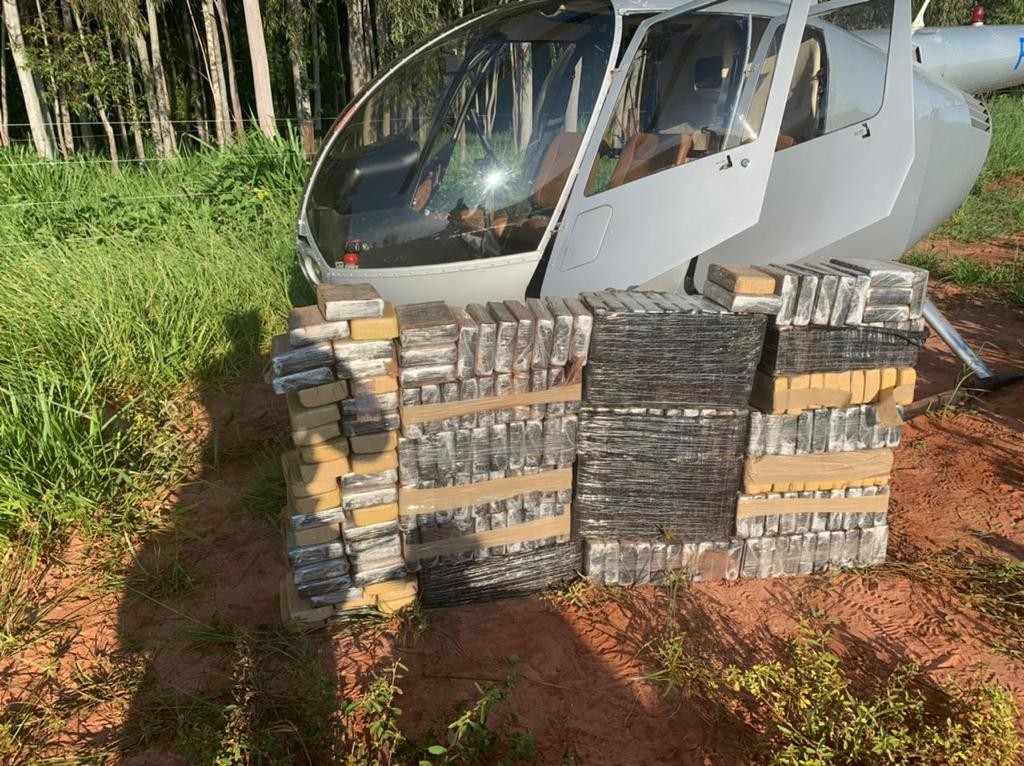 Polícia Federal apreende 220 kg de cocaína em helicóptero