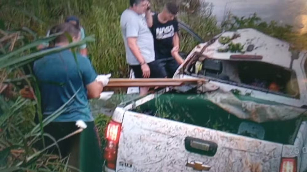 Prefeito, mulher e filhos continuam internados após acidente