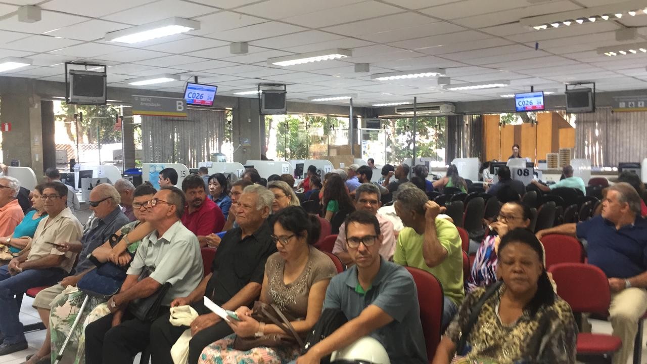 Contribuintes reclamam de demora