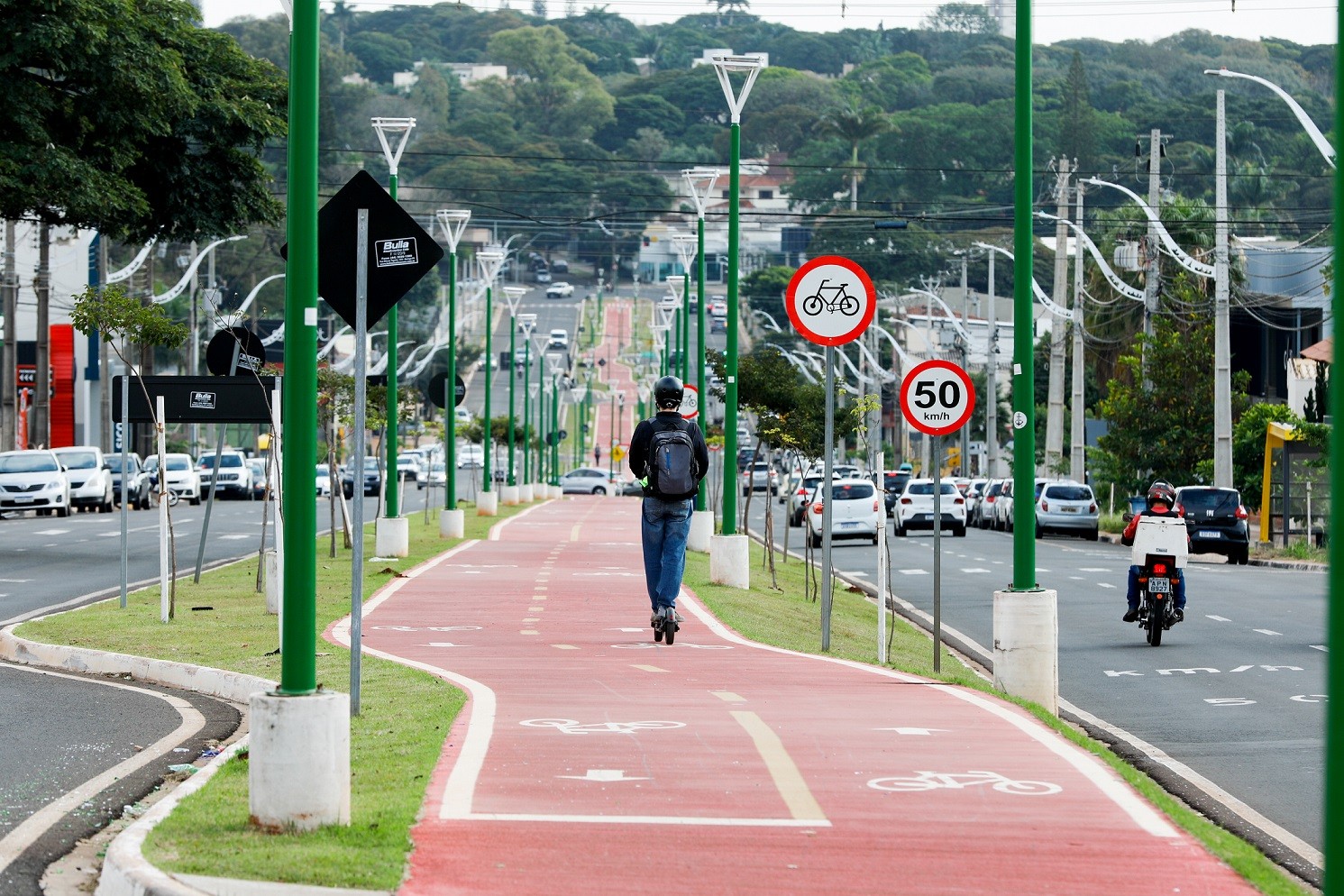 Você sabe o que prevê a legislação sobre o uso de patinetes elétricos?