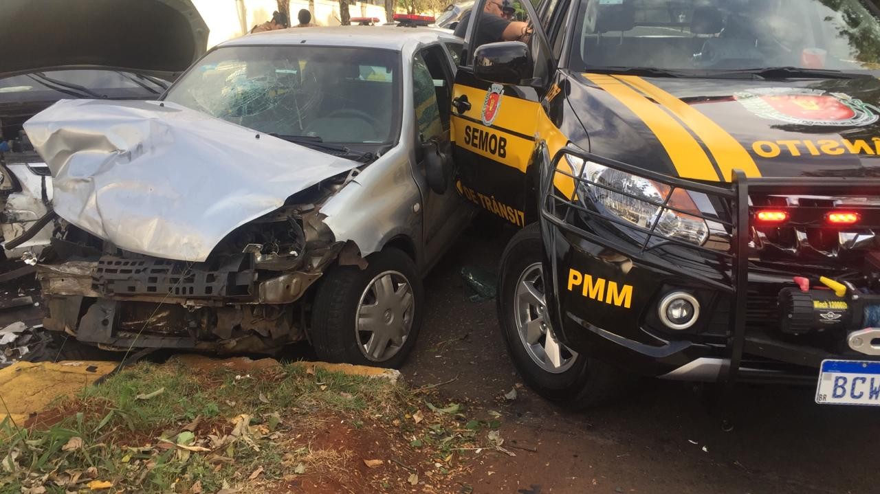 Dois agentes de trânsito são atropelados enquanto atendiam um acidente