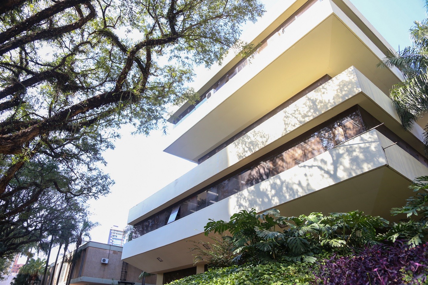 Prefeitura de Maringá abre três concursos com salário de até R$ 9 mil