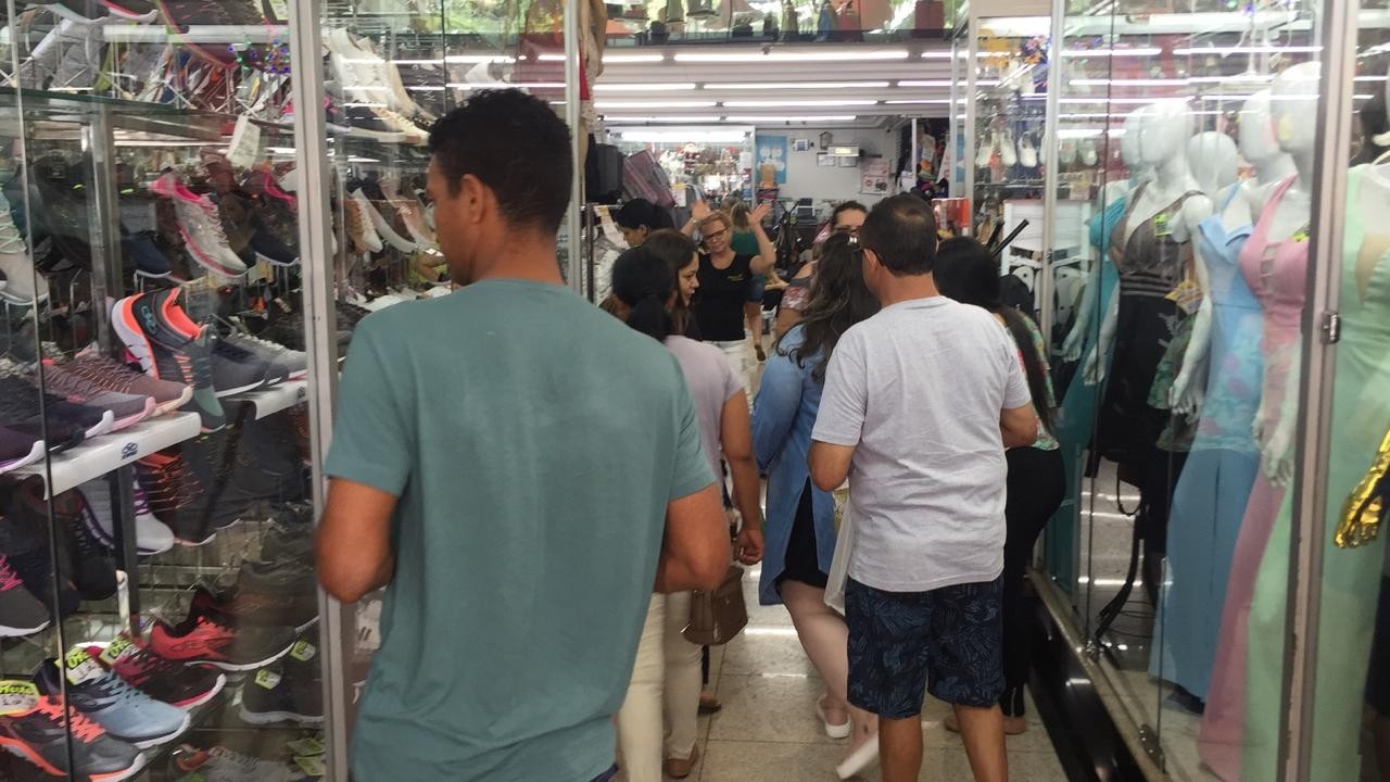 Comércio movimenta Maringá neste domingo (23)