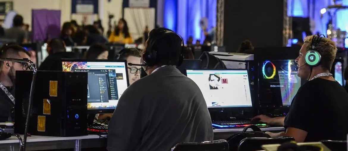 Amtech oferece cursos gratuitos de linguagem de programação