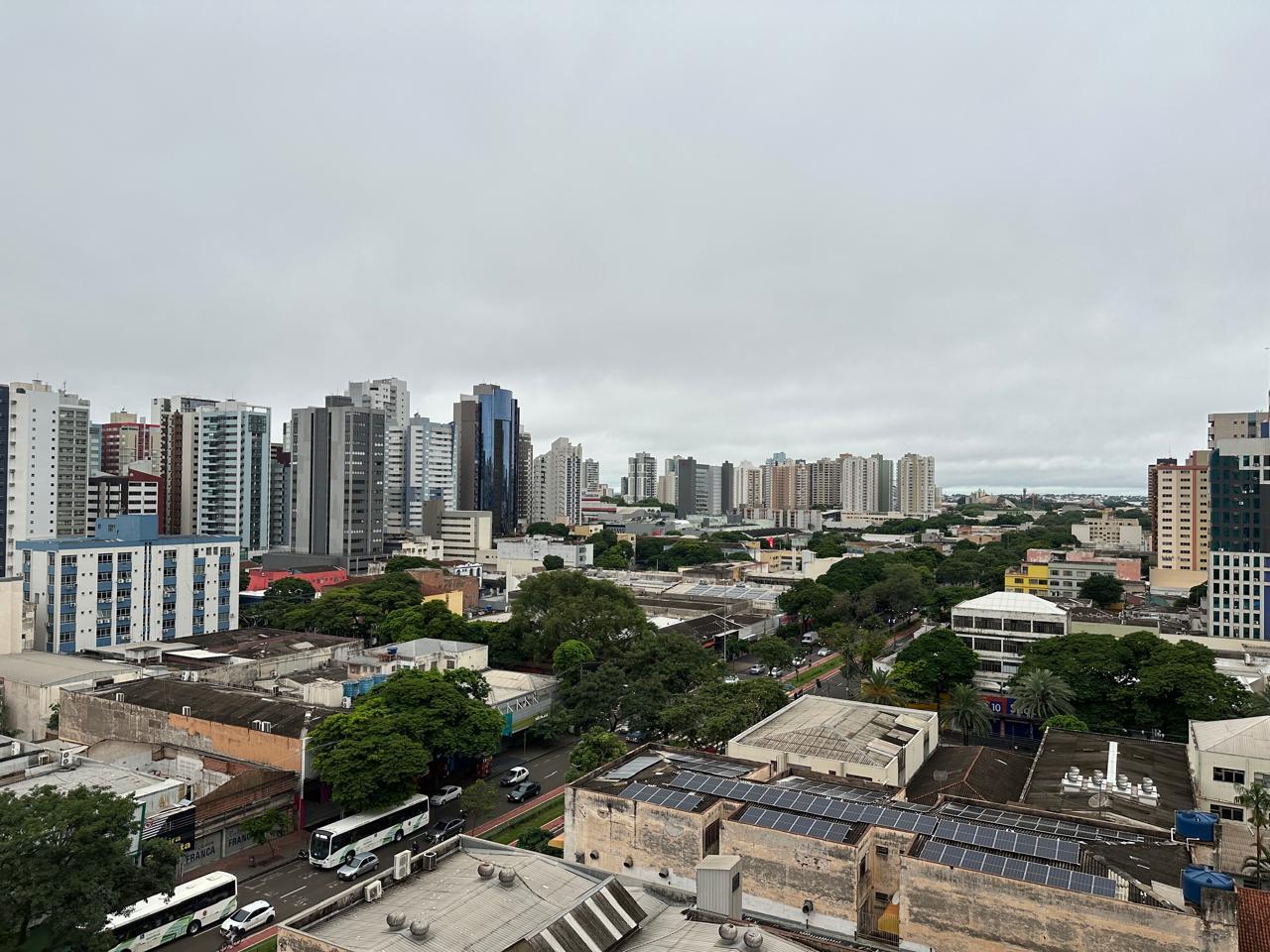Quarta-feira (5) de céu encoberto e chuva a qualquer momento em Maringá