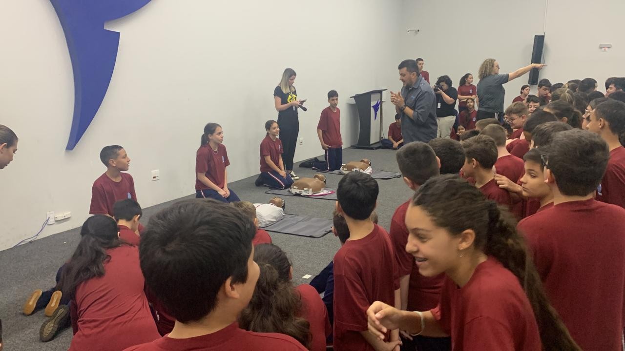 Alunos aprendem manobras de primeiros socorros