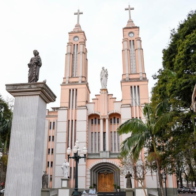 Catedral de Campo Mourão fecha após invasão, roubo e ameaças