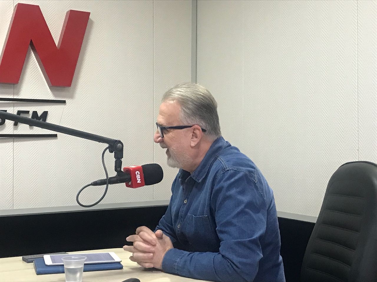 Ratinho Junior garante diálogo permanente com professores