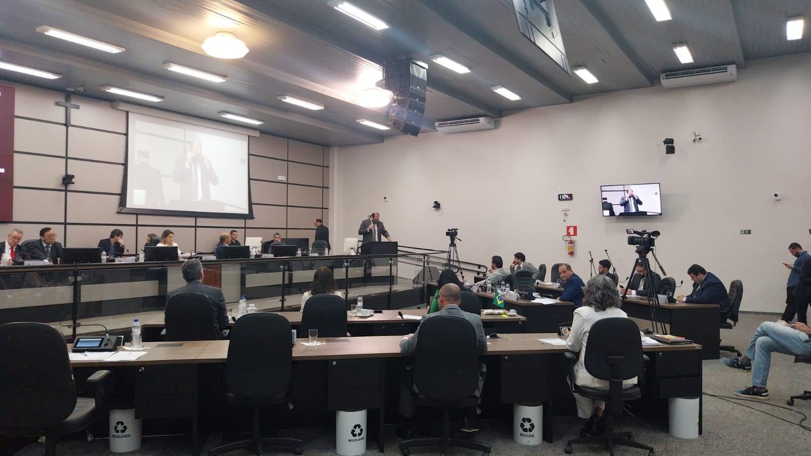 Iluminação pública em debate na primeira sessão após recesso