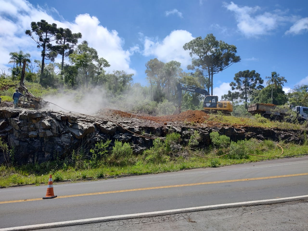 Detonação de rochas interdita a PR-170, na região Sul do Estado nesta terça-feira (27)