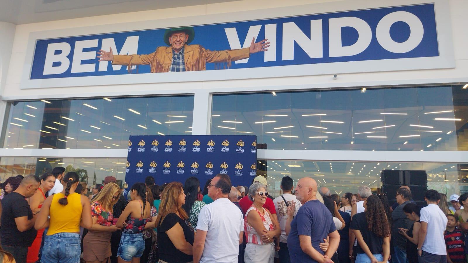 Luciano Hang inaugura mega loja da Havan em Maringá