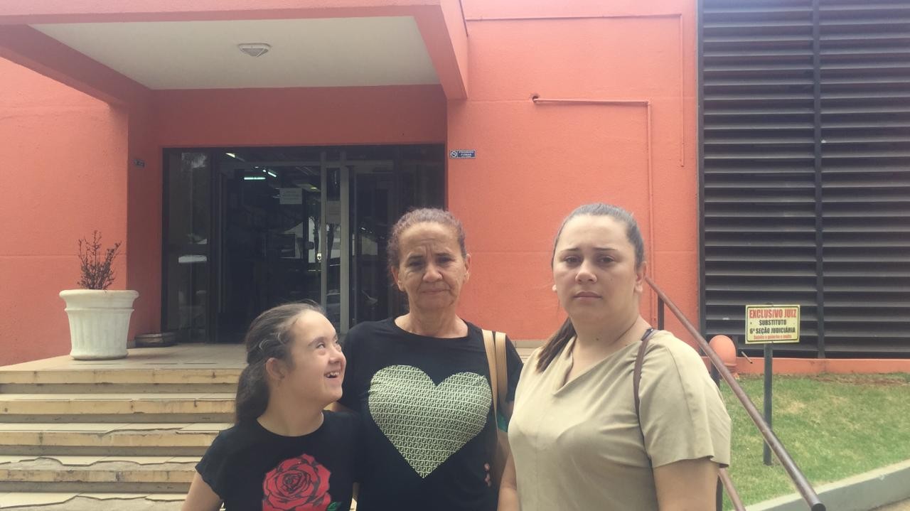 Família diz que rapaz foi preso por engano e tenta corrigir erro