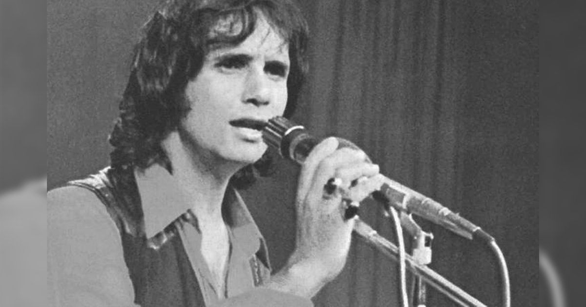 Livros mostram Roberto Carlos por trás da figura do artista