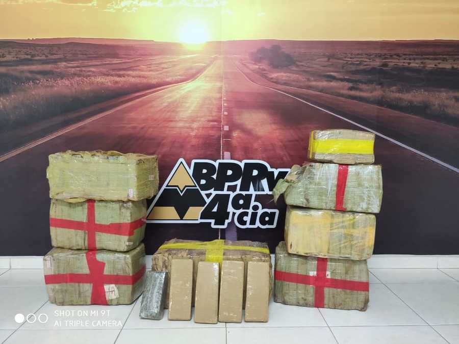 PRE apreende 156 kg de maconha na PR-323