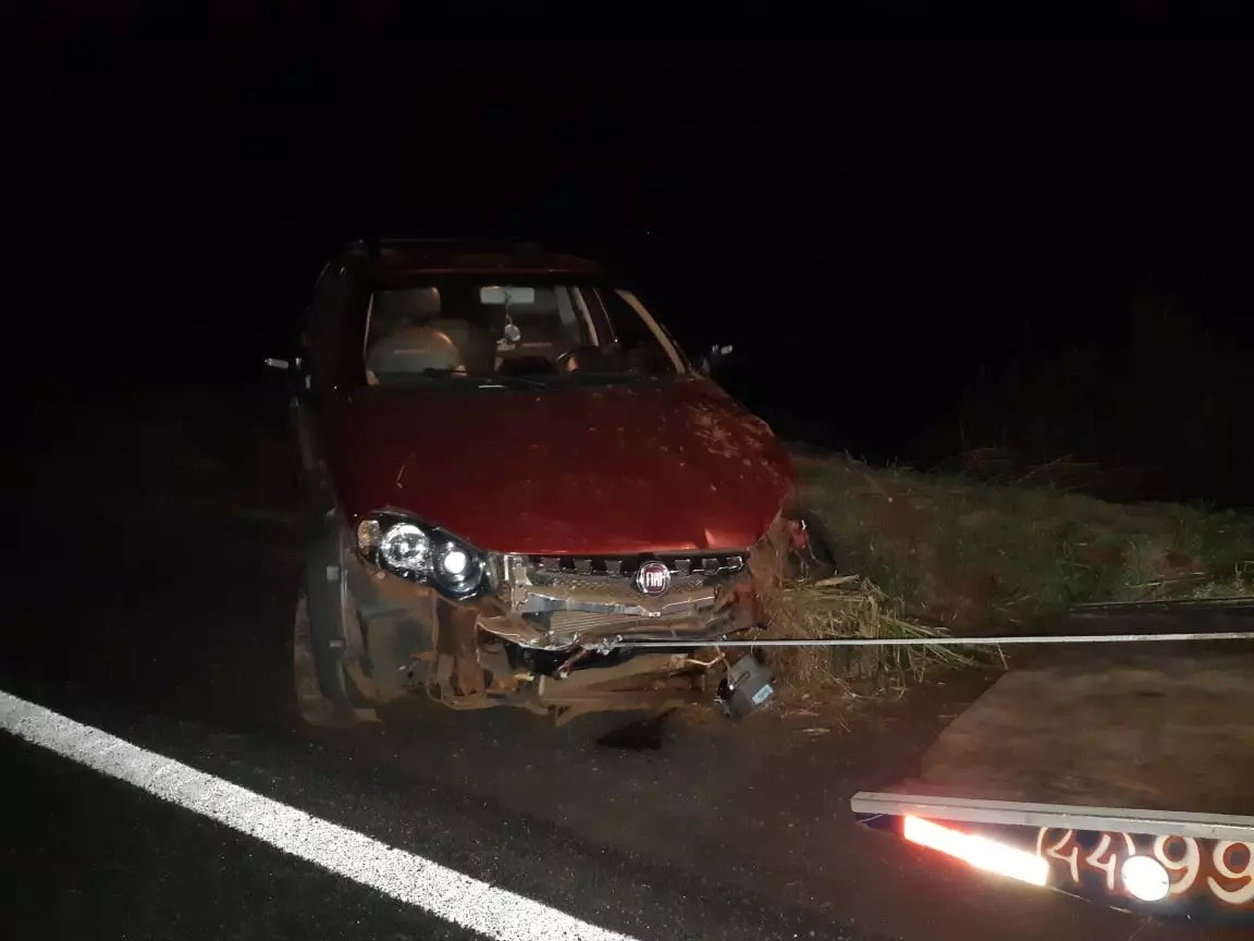 Mãe e filho ficam feridos após capotamento na BR-376