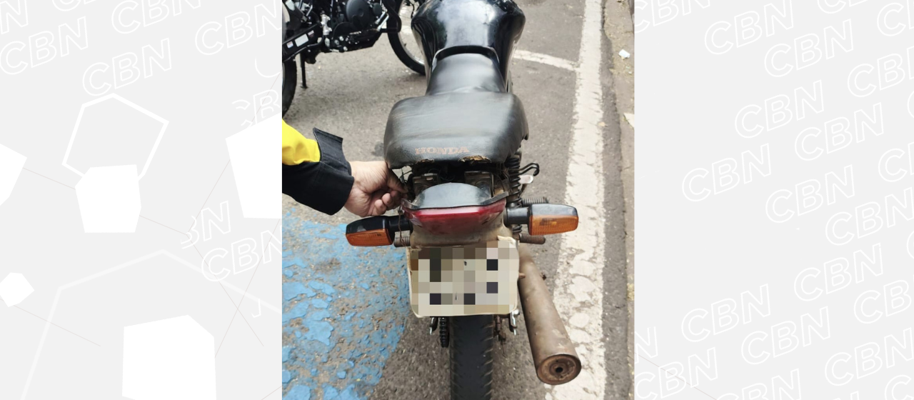 Agentes de trânsito flagram moto com 585 multas e quase R$ 190 mil em débitos