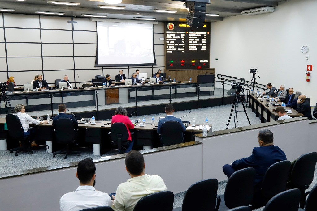 Câmara rejeita projeto que retira Educação como atividade essencial