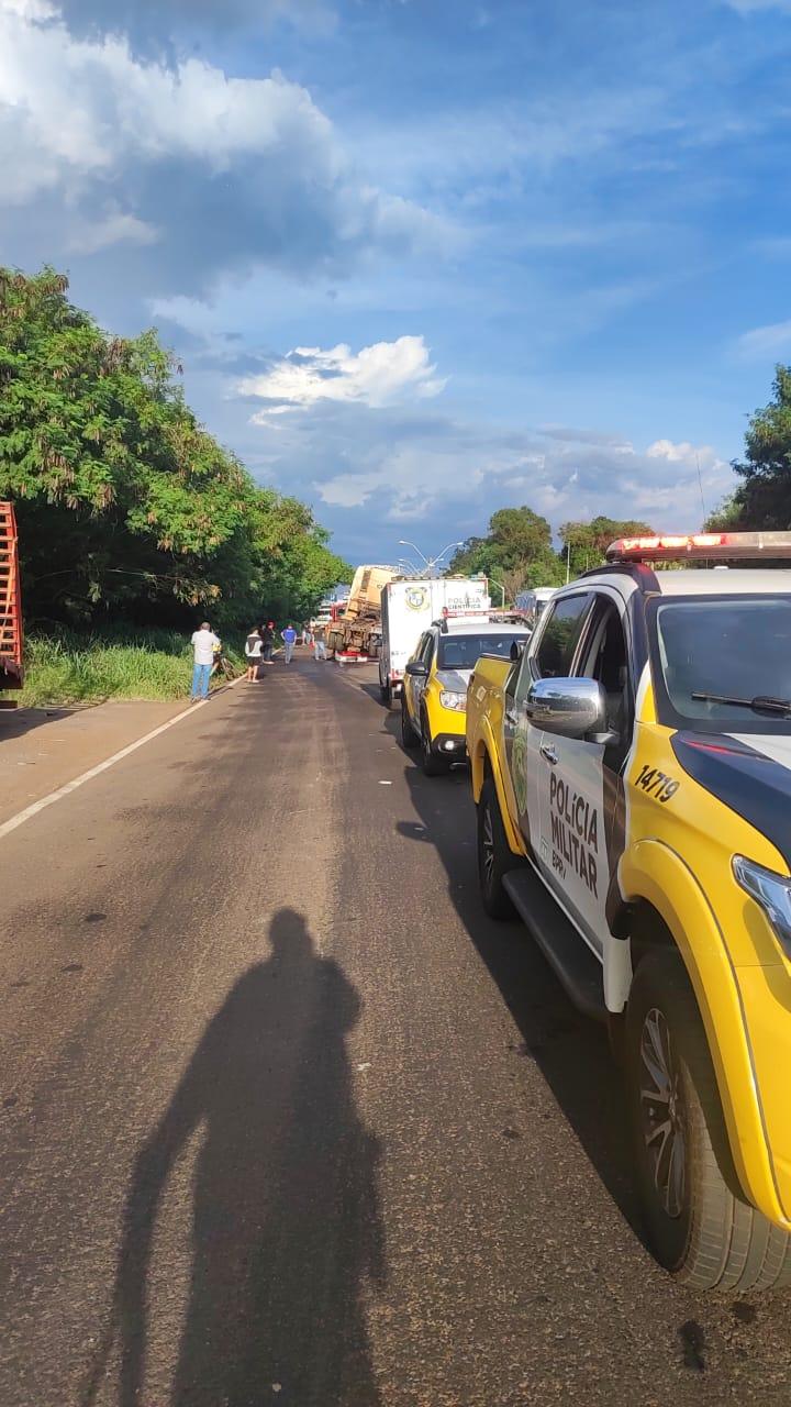 Caminhão se desprende, esmaga cabine de guincho e mata motorista