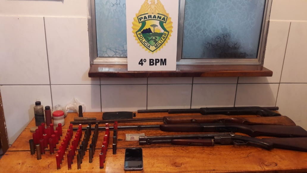 Com tatu na geladeira, homem é preso por posse irregular de arma de fogo e caça ilegal