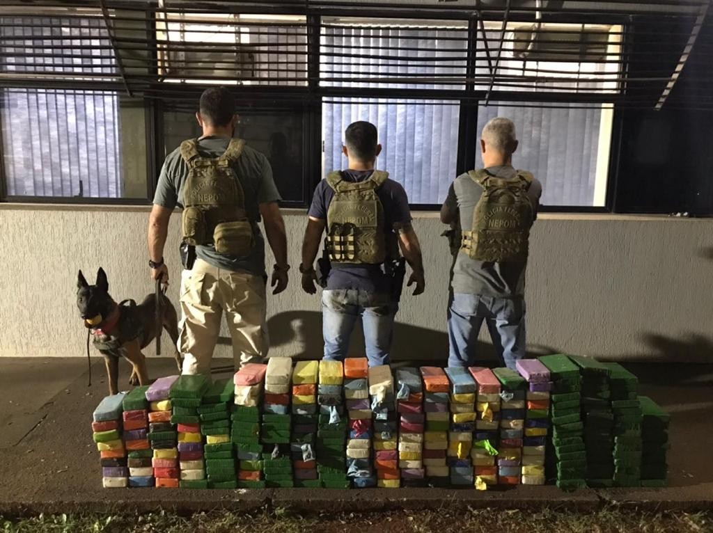 Polícia Federal apreende mais de 260kg de pasta base de cocaína em tanque de caminhão