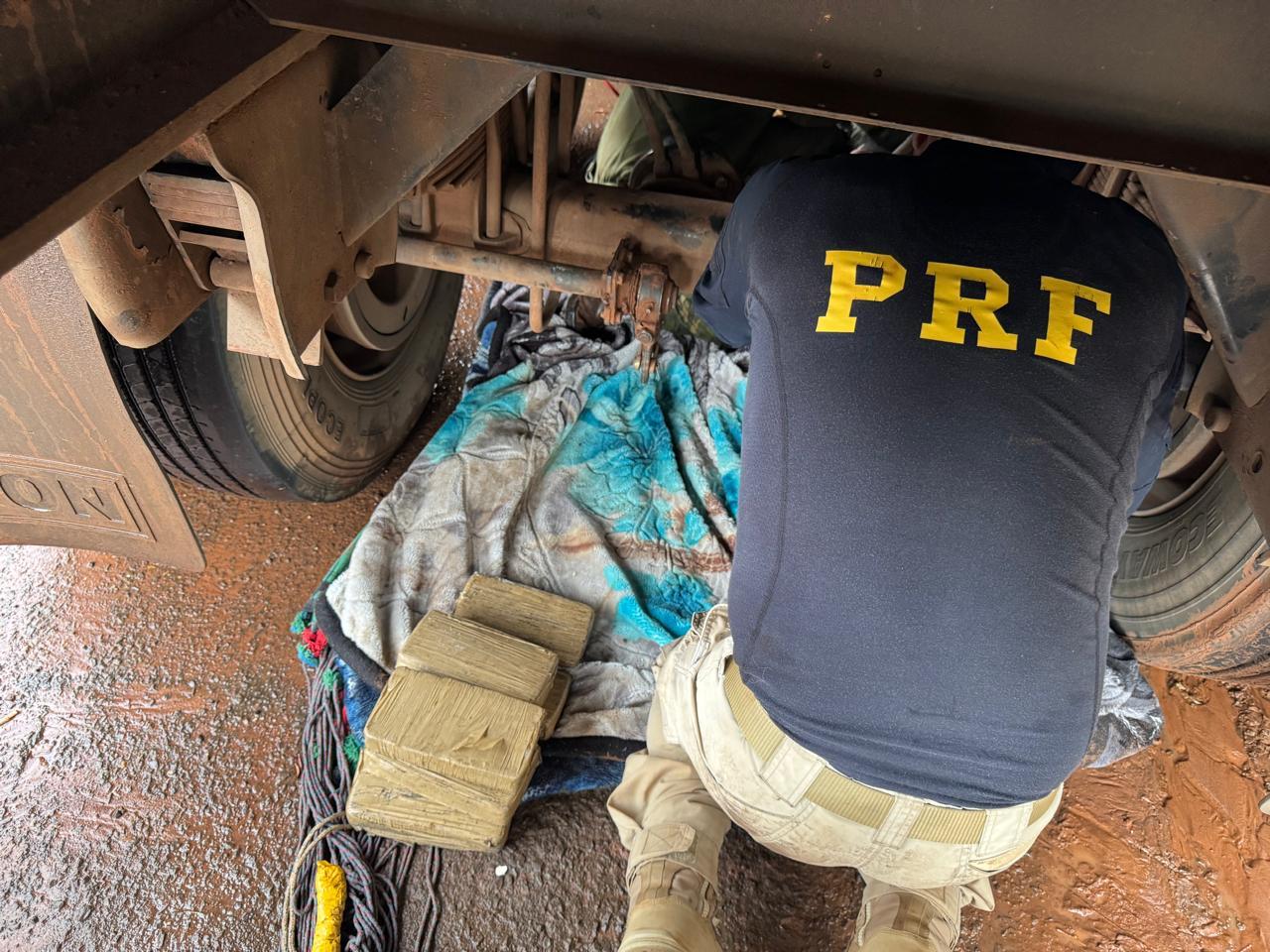 PRF apreende quase 70 kg de pasta base de cocaína na PR-323