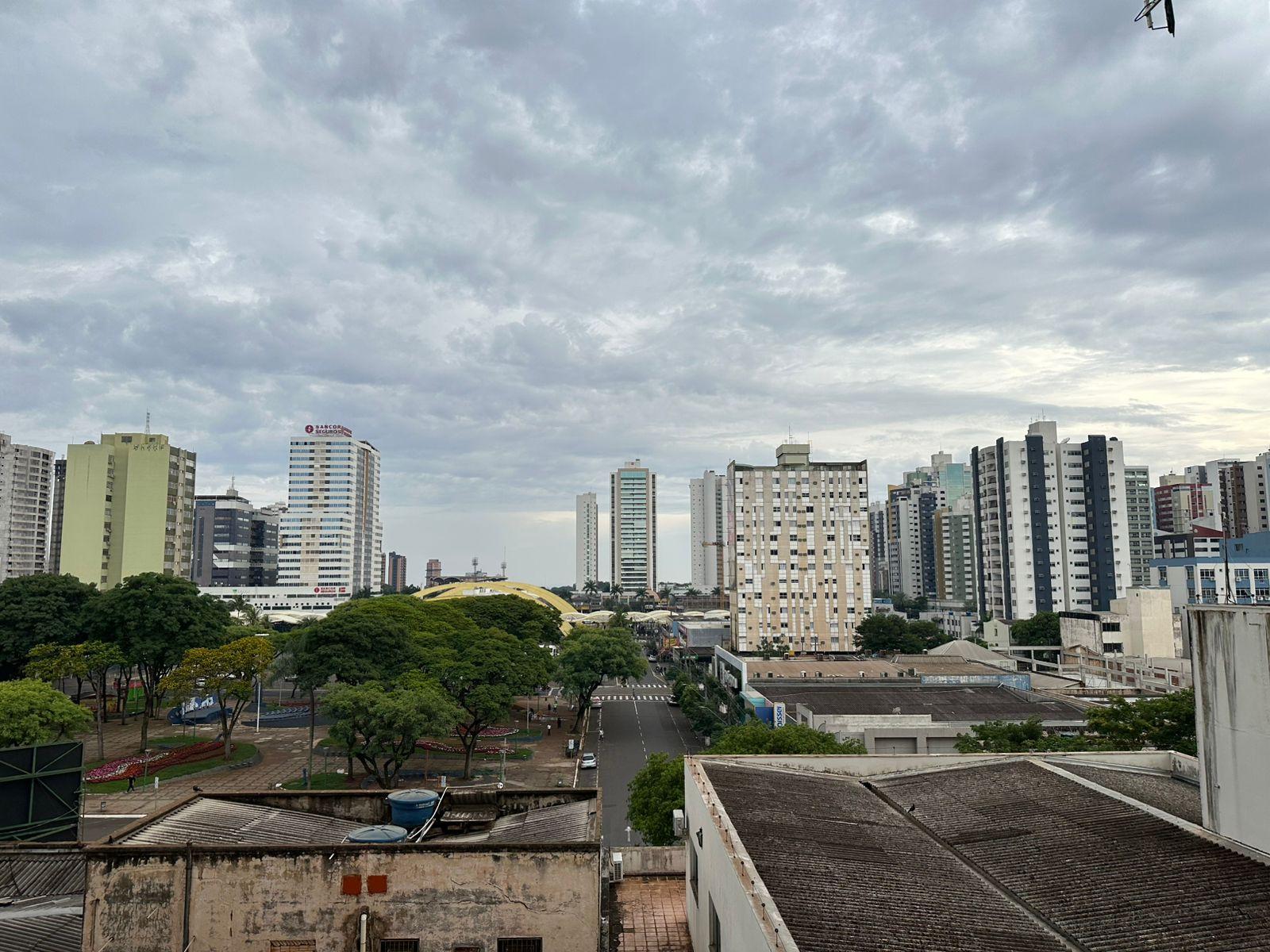 Simepar prevê chuva e céu encoberto em Maringá