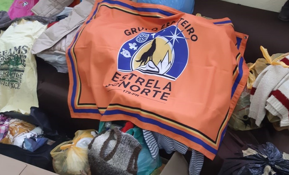 Escoteiros maringaenses arrecadam e doam 500 peças de roupas