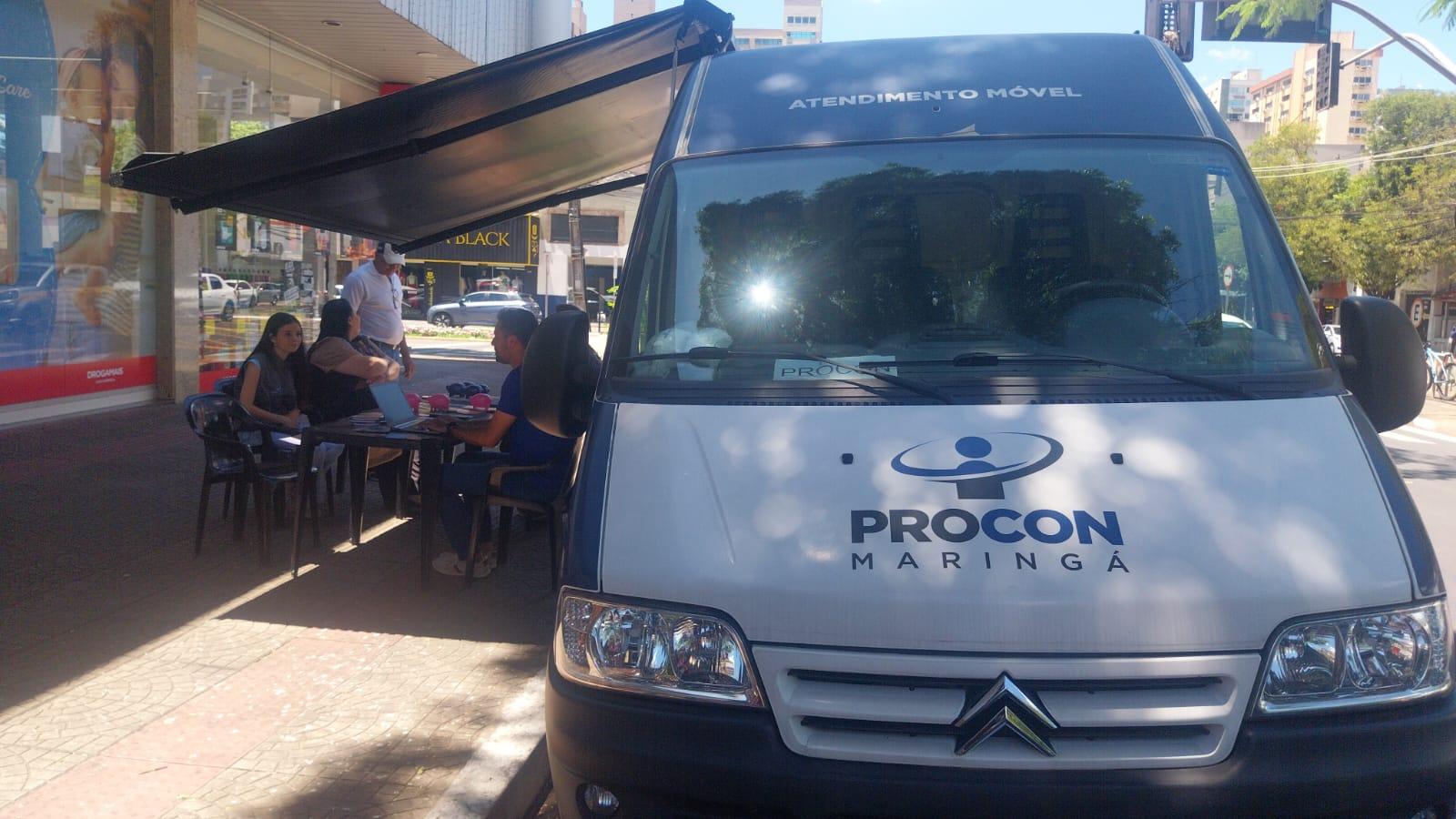 Unidade móvel do Procon orienta consumidores na Black Friday